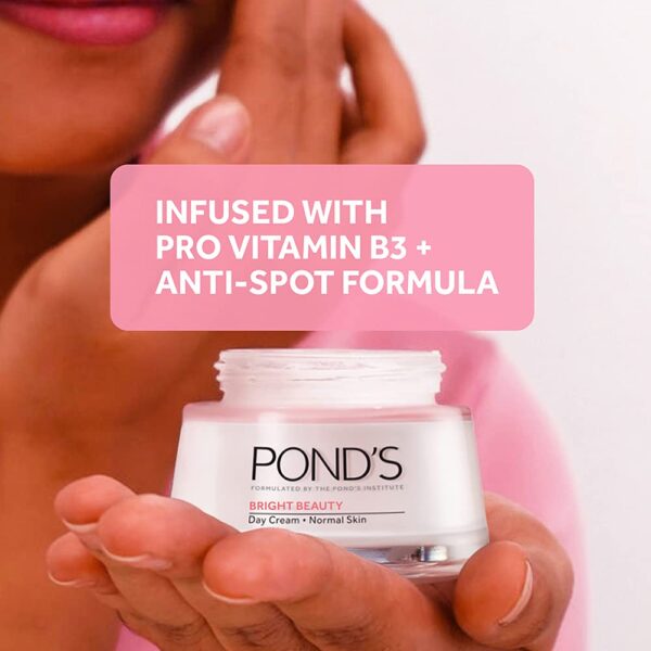 POND'S Bright Beauty Day Cream 50 g, Non-Oily, Mattifying Daily Face Moisturizer, SPF 15 - With Niacinamide to Lighten Dark Spots for Glowing Skin - Image 3